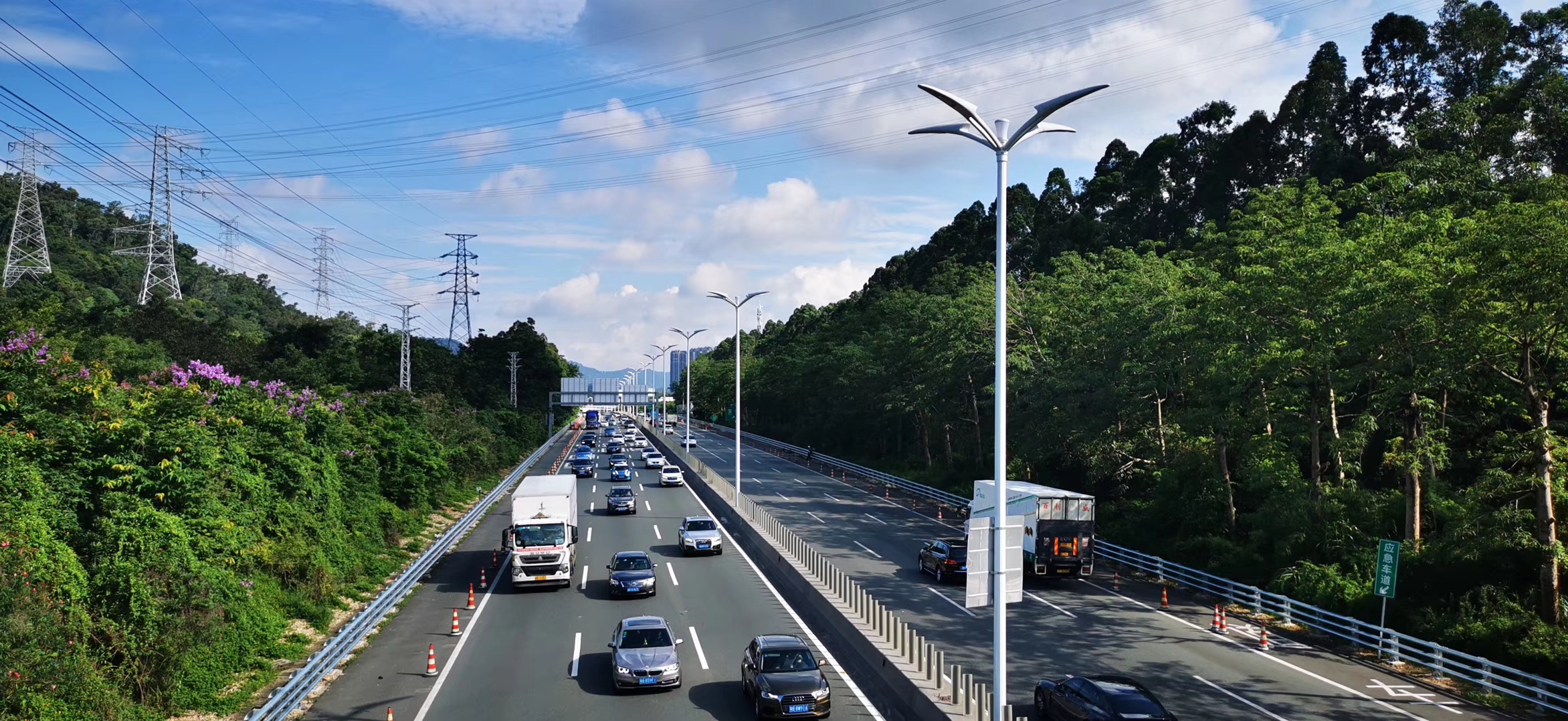 广深高快深圳段路灯项目.jpg 广深高快深圳段路灯项目.jpg